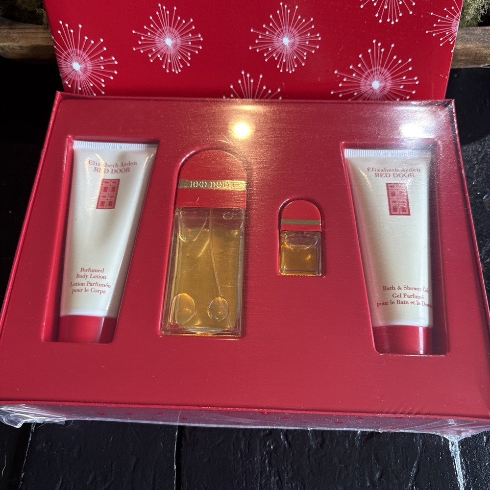 New Red Door by Elizabeth Arden 4pc Set Full, Travel, Shower Gel, Lotion Perfume - Picture 2 of 5